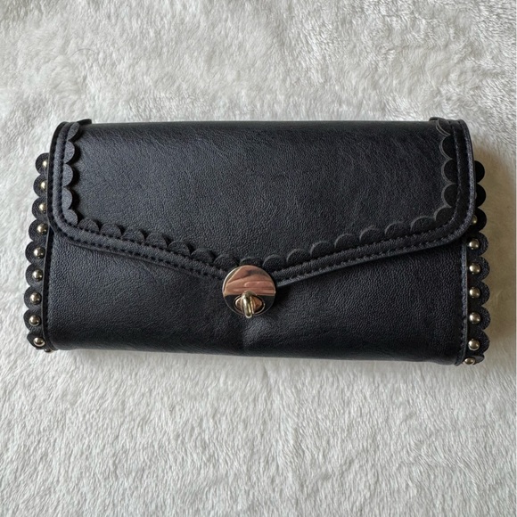 Kensie Scallop Edge Crossbody Clutch - Picture 1 of 6